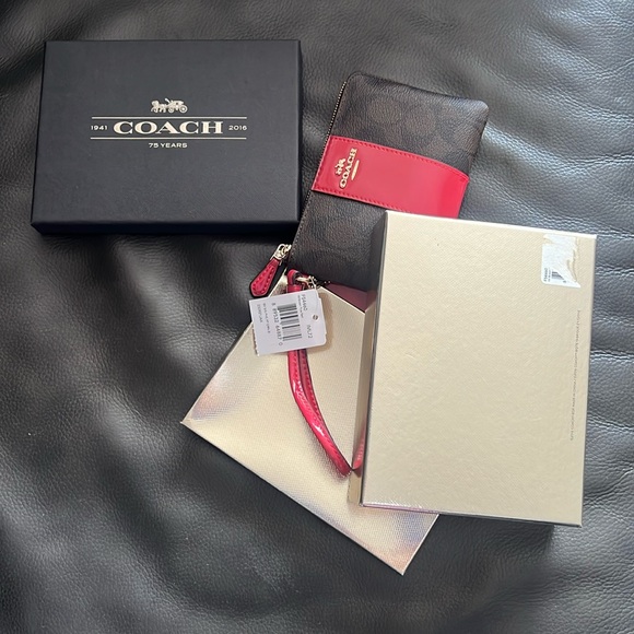 Coach signature wristlet. NWT and gift box included. - Picture 5 of 7